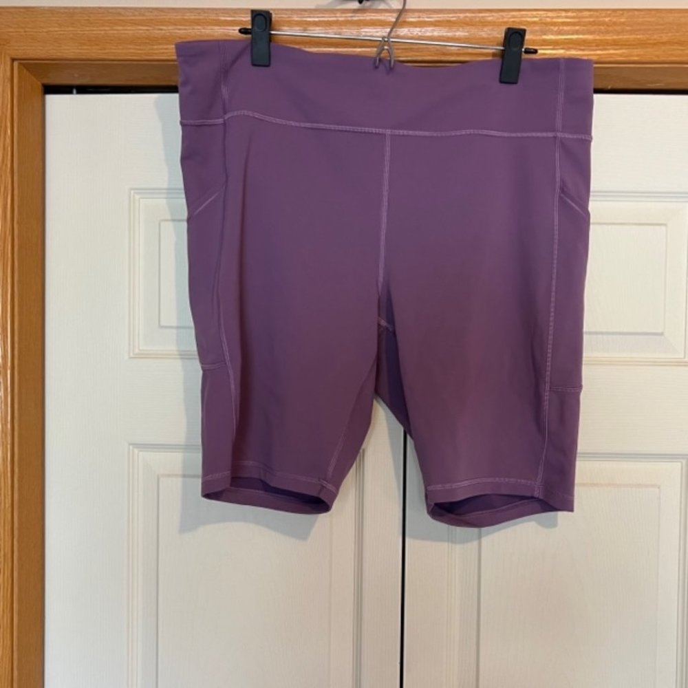 Lululemon Invigorate High Rise Short 10" Size 18